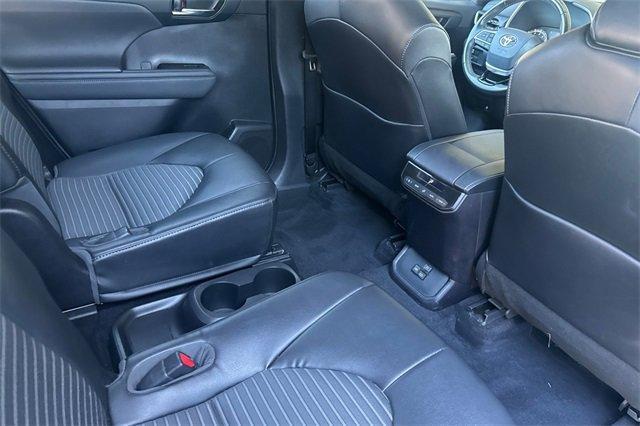 used 2022 Toyota Highlander car, priced at $36,888