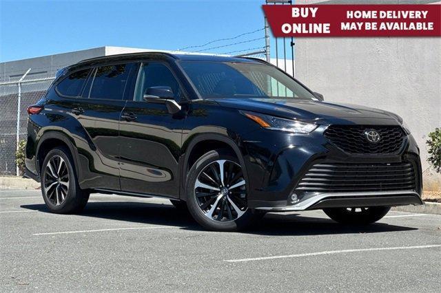 used 2022 Toyota Highlander car, priced at $36,888