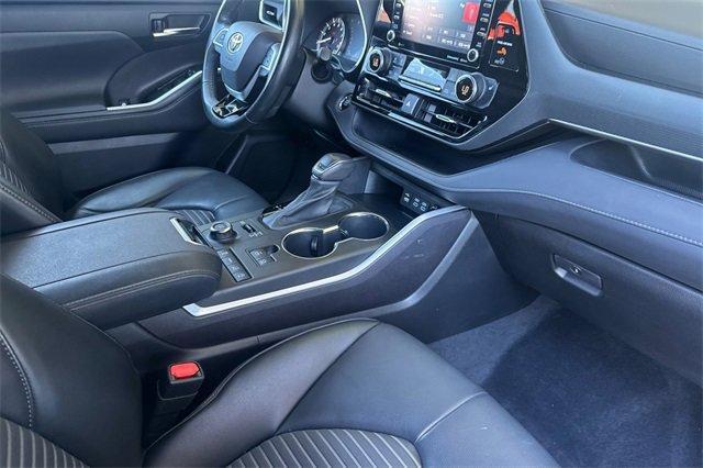 used 2022 Toyota Highlander car, priced at $36,888