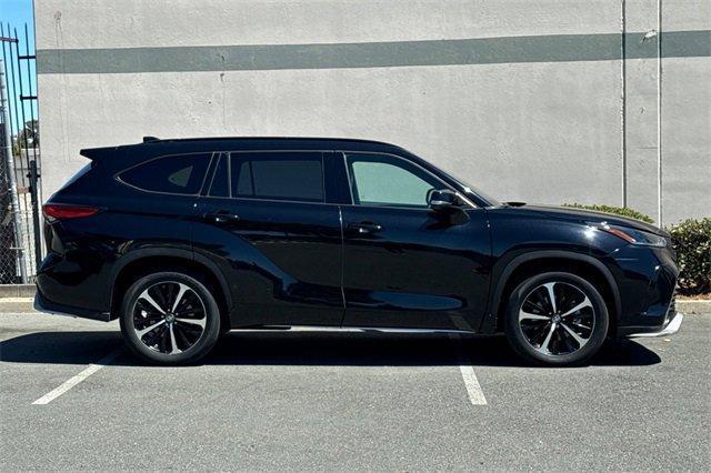 used 2022 Toyota Highlander car, priced at $36,888