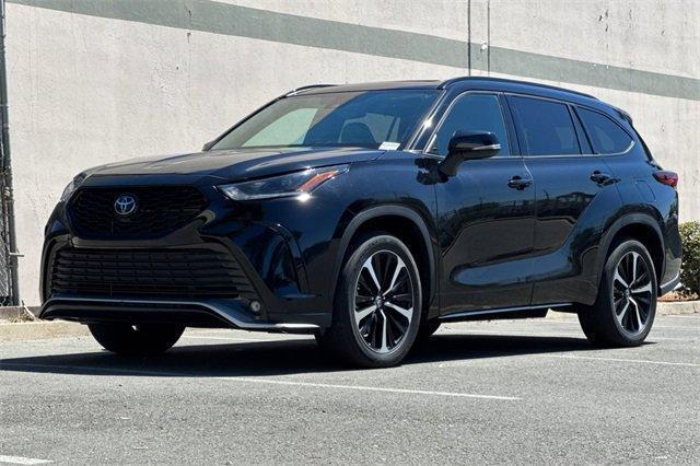 used 2022 Toyota Highlander car, priced at $36,888