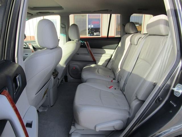 used 2009 Toyota Highlander car, priced at $13,500