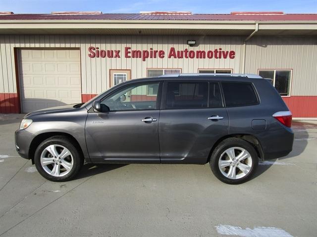 used 2009 Toyota Highlander car, priced at $13,500