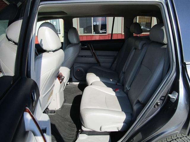 used 2012 Toyota Highlander car, priced at $14,990