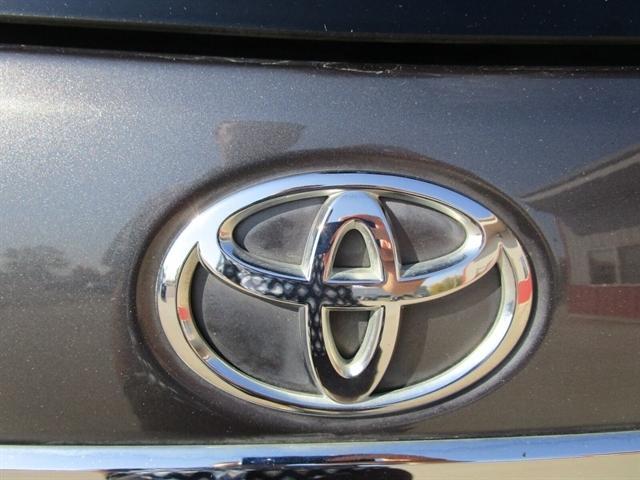 used 2012 Toyota Highlander car, priced at $14,990