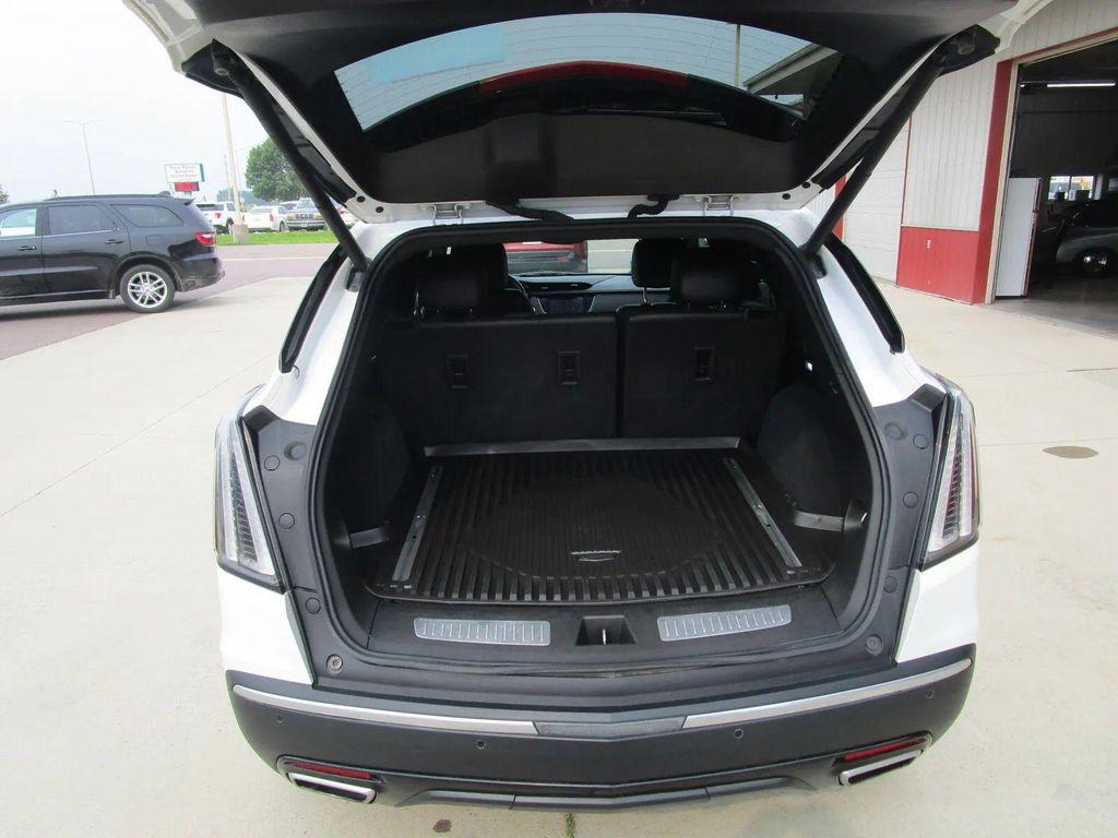 used 2020 Cadillac XT5 car, priced at $27,990