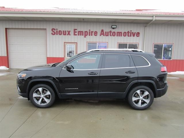 used 2020 Jeep Cherokee car, priced at $23,999