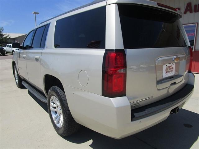 used 2015 Chevrolet Suburban car, priced at $10,900