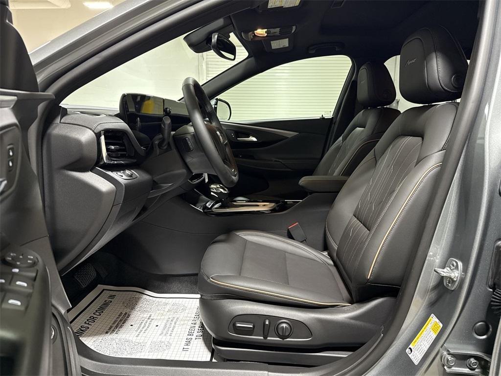 new 2025 Buick Envista car, priced at $30,334