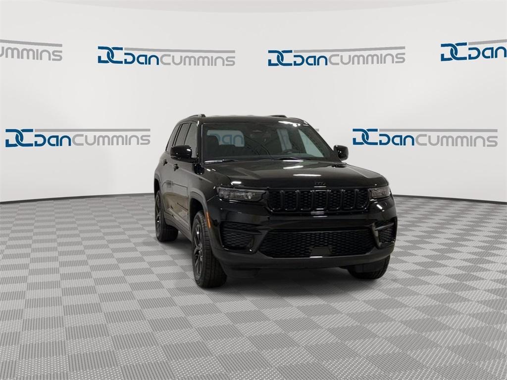 new 2024 Jeep Grand Cherokee car, priced at $40,705