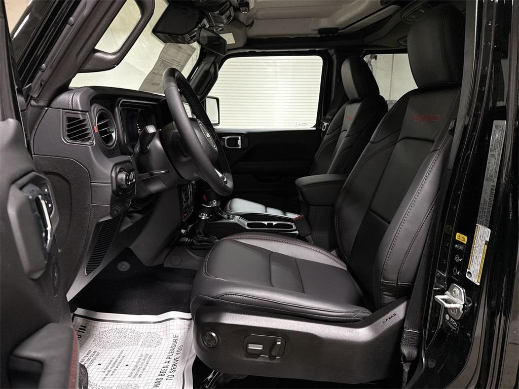 new 2025 Jeep Gladiator car, priced at $48,242