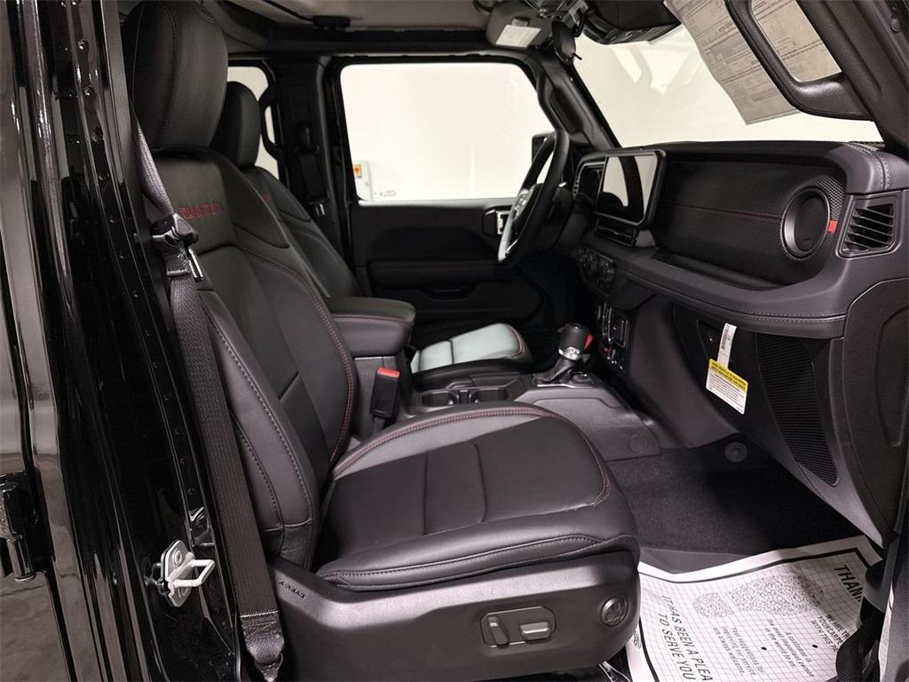 new 2025 Jeep Gladiator car, priced at $48,242