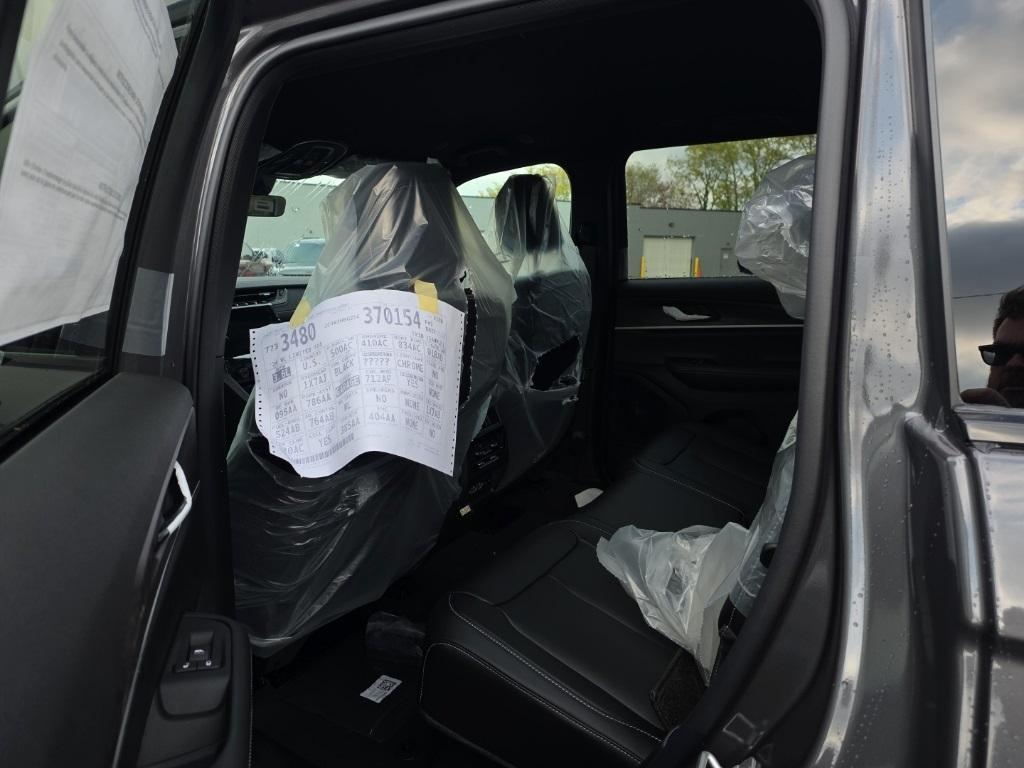 new 2025 Jeep Grand Cherokee car, priced at $38,482