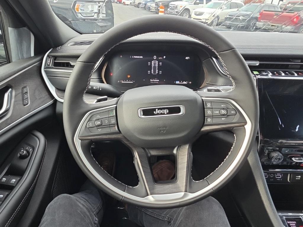 new 2025 Jeep Grand Cherokee car, priced at $38,482