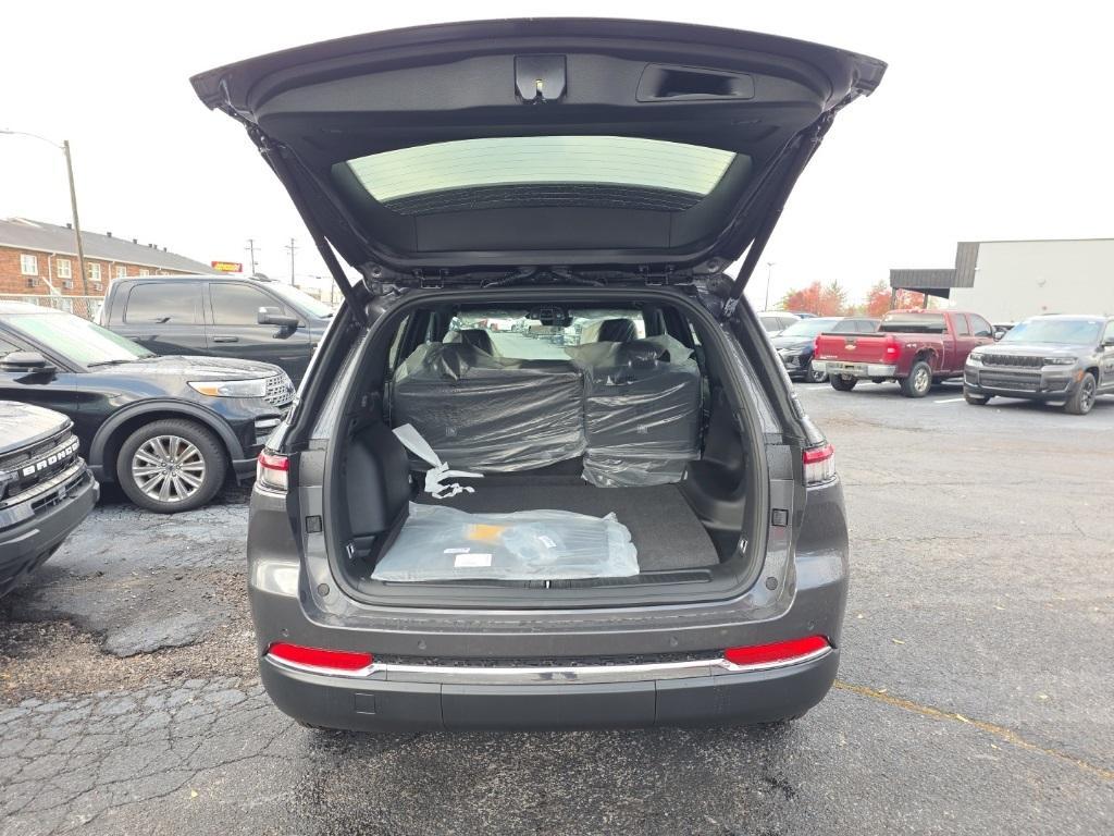 new 2025 Jeep Grand Cherokee car, priced at $38,482