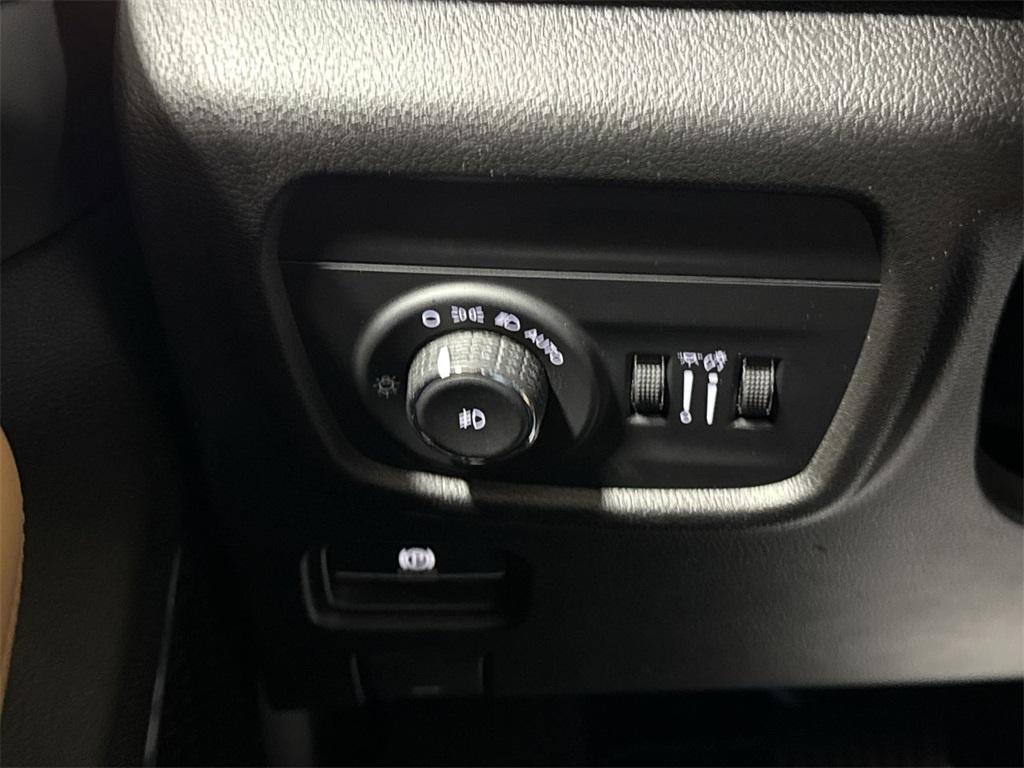 used 2022 Jeep Grand Cherokee car, priced at $40,587