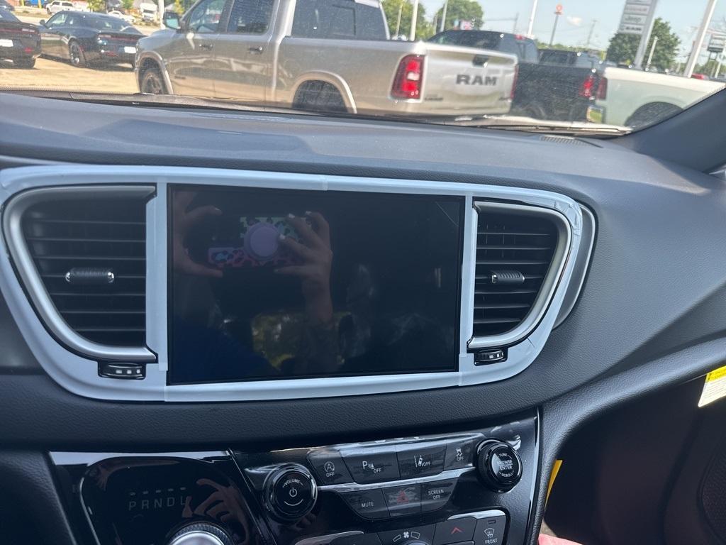 new 2025 Chrysler Voyager car, priced at $39,051