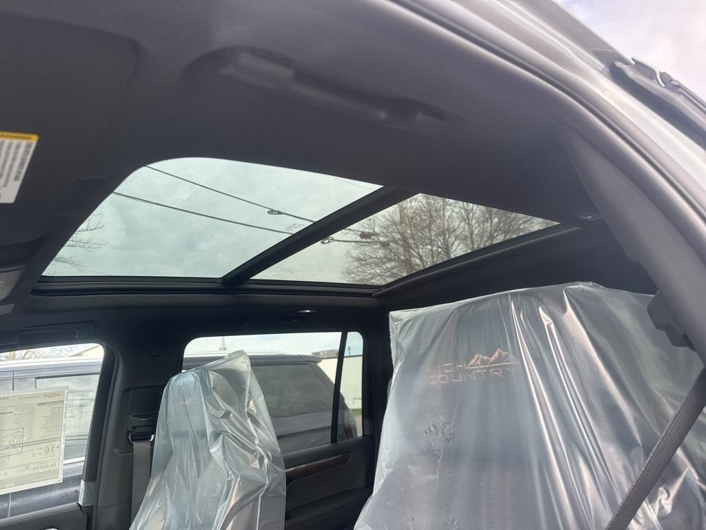 new 2025 Chevrolet Suburban car, priced at $91,030