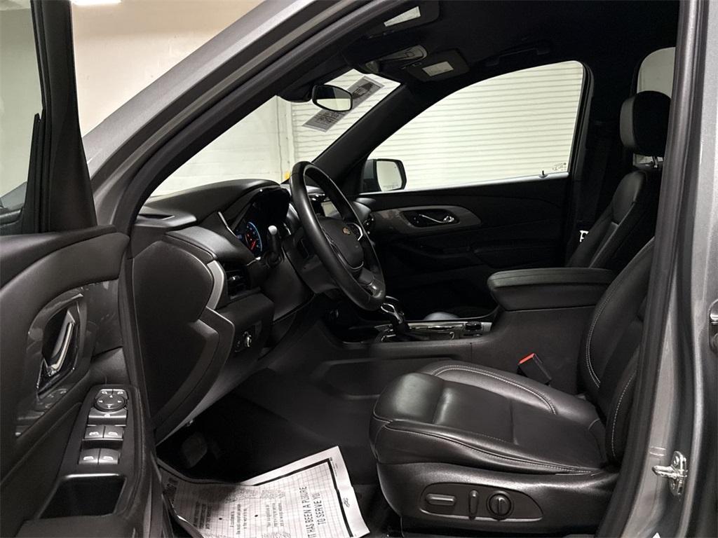 used 2023 Chevrolet Traverse car, priced at $33,987