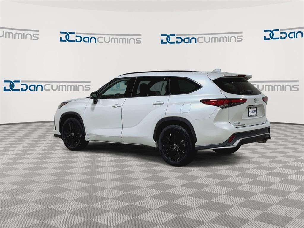 used 2023 Toyota Highlander car, priced at $39,587