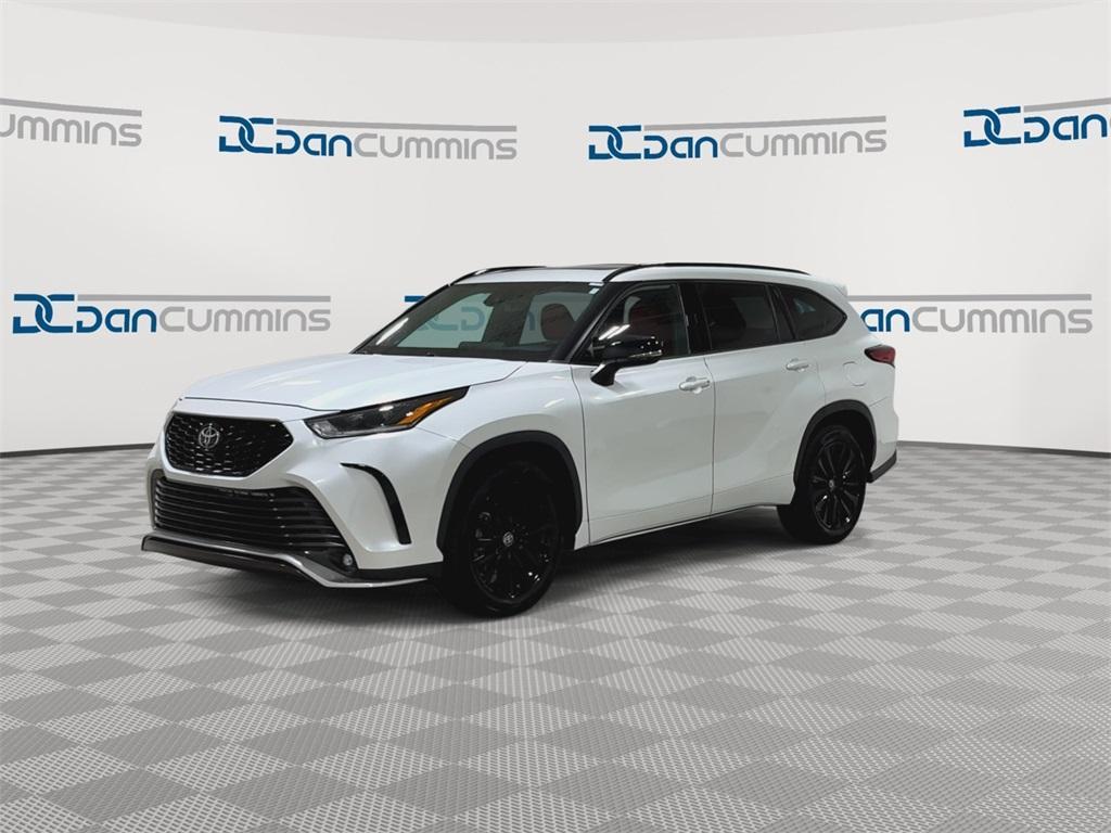 used 2023 Toyota Highlander car, priced at $39,587