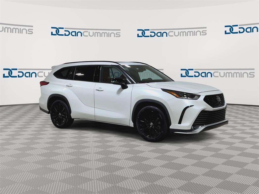 used 2023 Toyota Highlander car, priced at $39,587