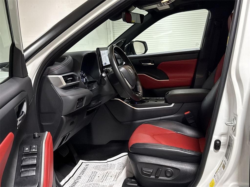 used 2023 Toyota Highlander car, priced at $39,587
