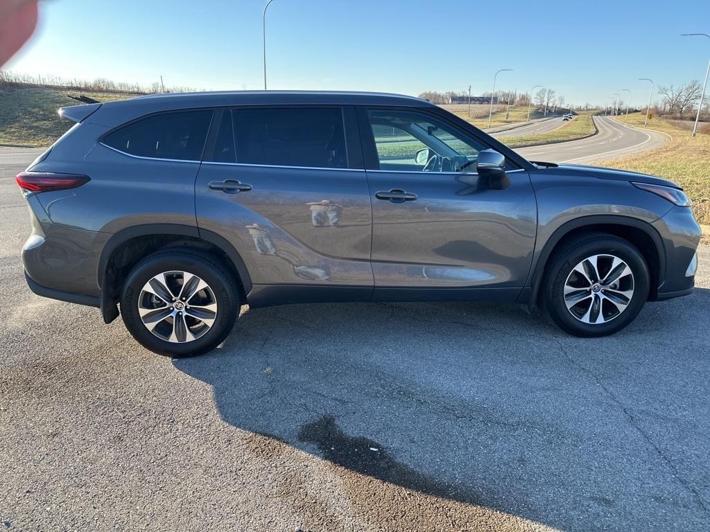 used 2024 Toyota Highlander car, priced at $42,987