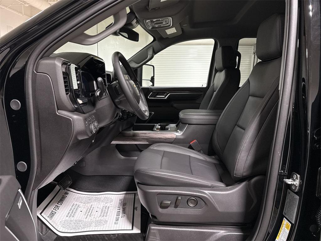 new 2026 Chevrolet Silverado 3500 car, priced at $81,915