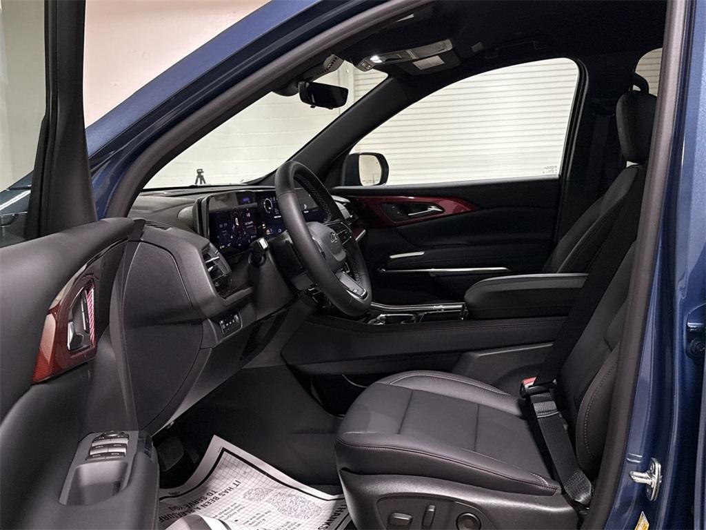 new 2026 Chevrolet Traverse car, priced at $50,049