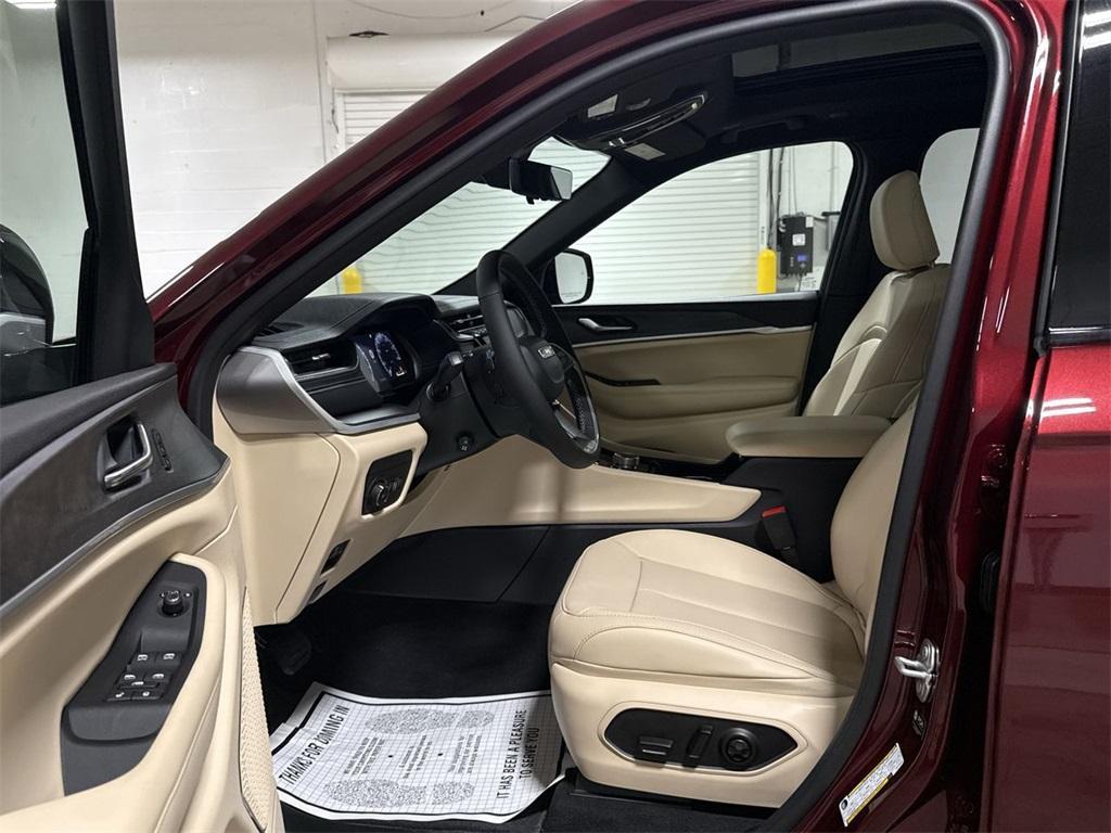new 2025 Jeep Grand Cherokee L car, priced at $50,182
