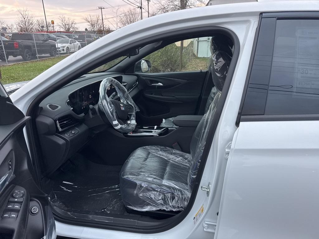 new 2025 Buick Envista car, priced at $25,833