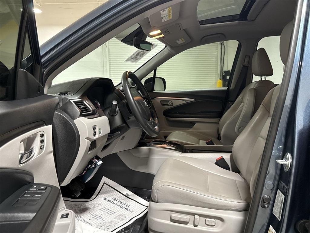 used 2022 Honda Pilot car, priced at $32,987