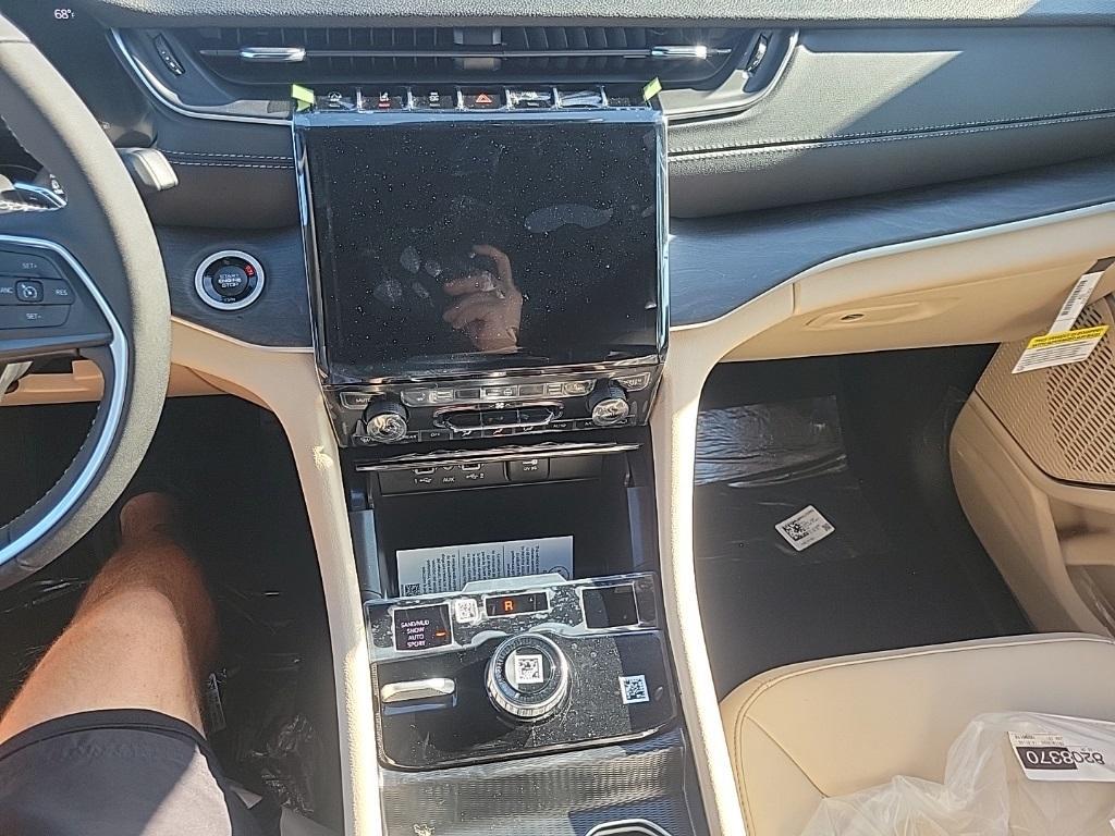 new 2025 Jeep Grand Cherokee L car, priced at $42,672