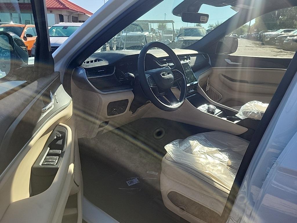new 2025 Jeep Grand Cherokee L car, priced at $42,672