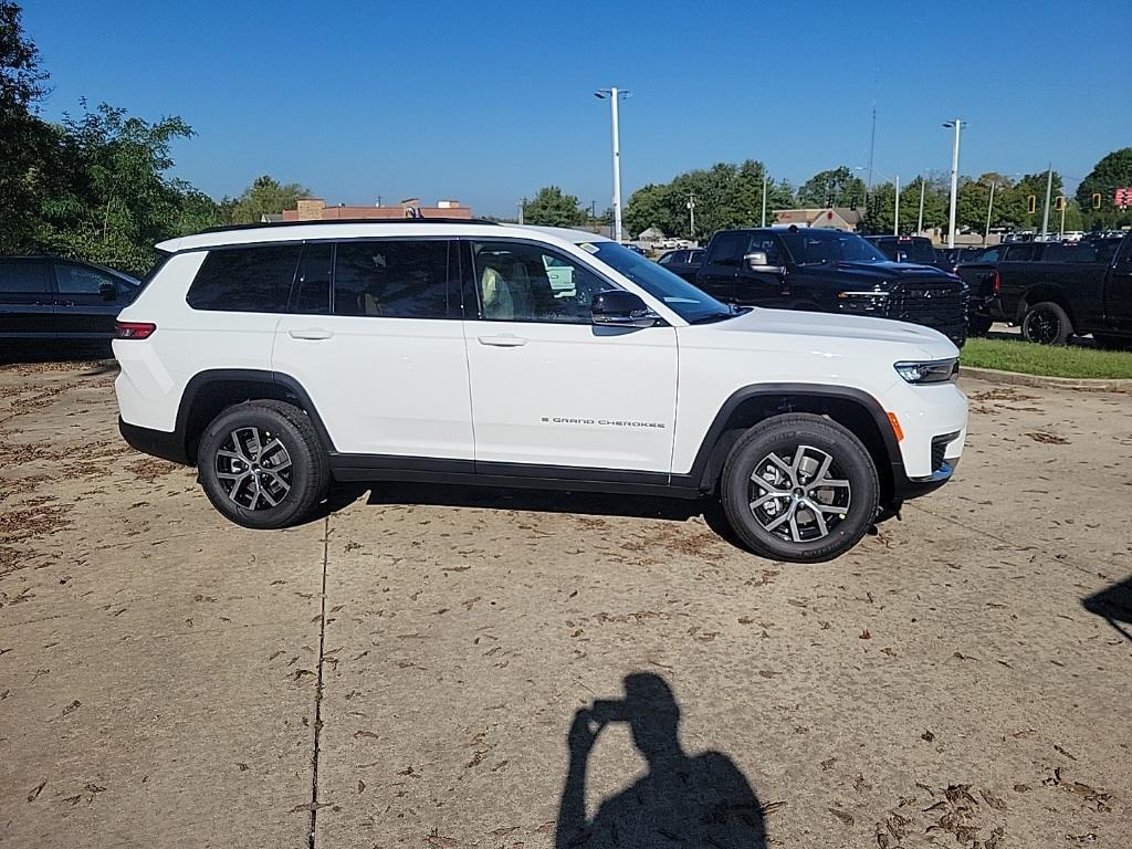 new 2025 Jeep Grand Cherokee L car, priced at $42,672