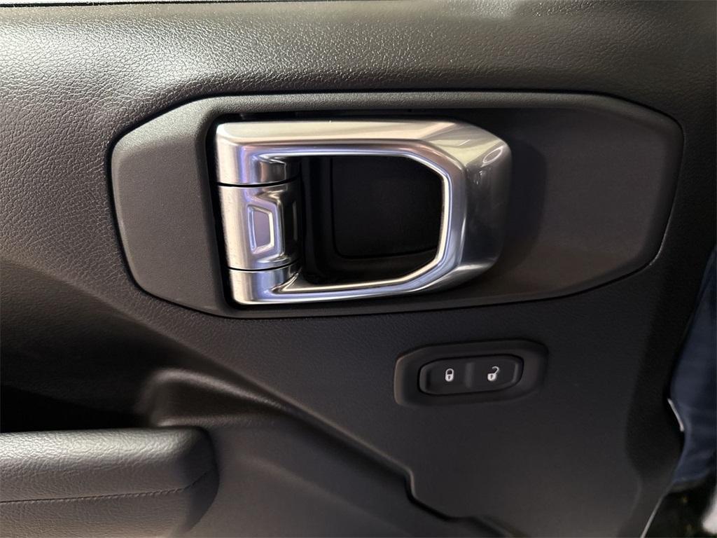 new 2025 Jeep Wrangler car, priced at $41,458