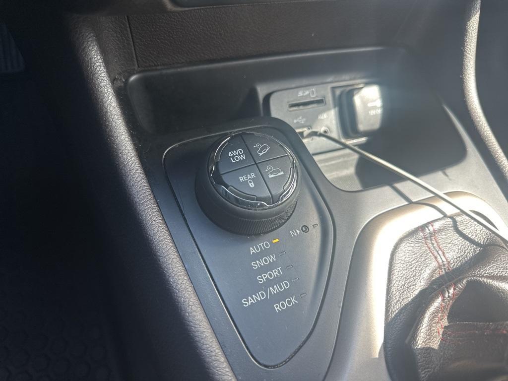 used 2014 Jeep Cherokee car, priced at $6,500