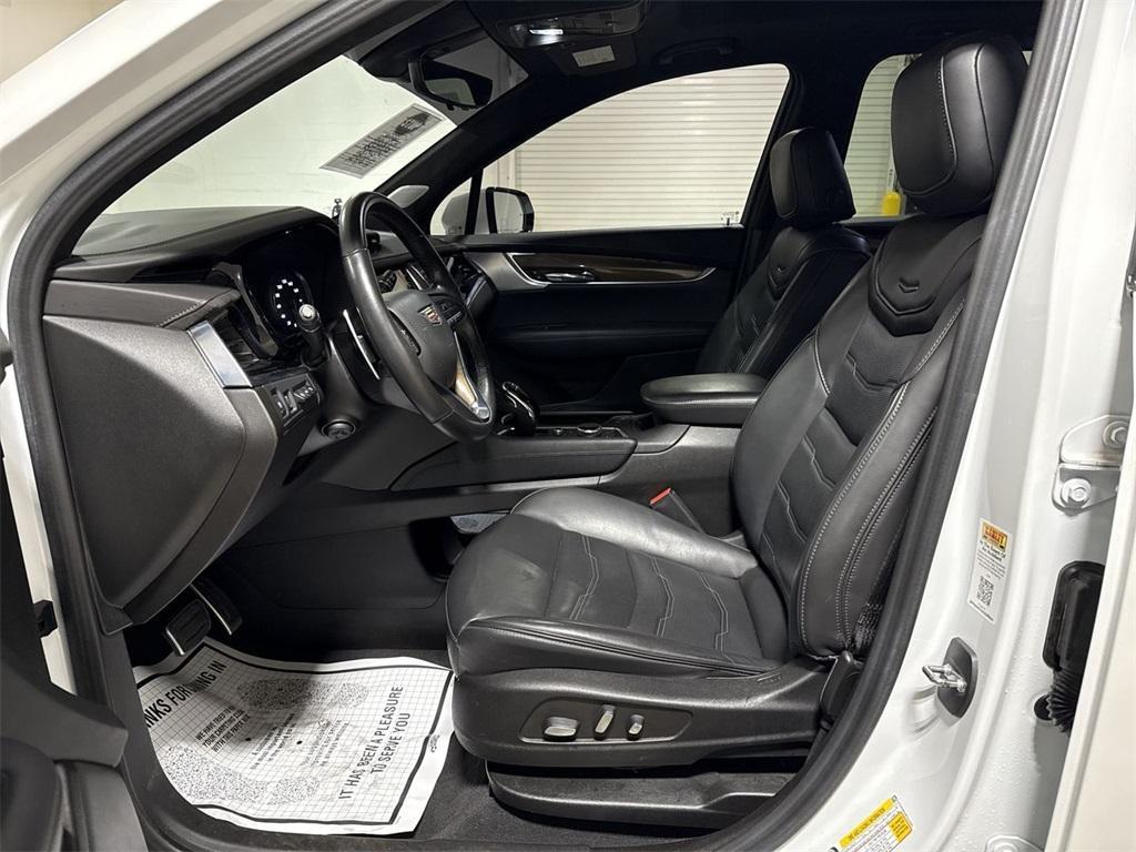 used 2023 Cadillac XT6 car, priced at $38,830