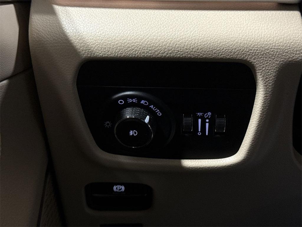 used 2024 Jeep Grand Cherokee car, priced at $35,487