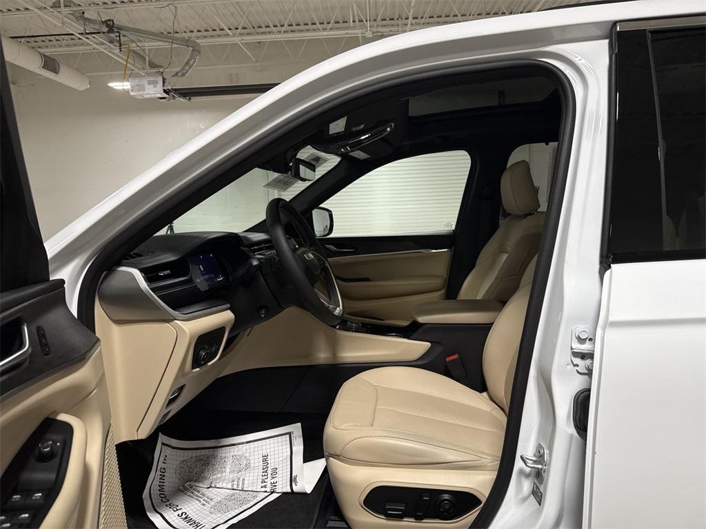 used 2024 Jeep Grand Cherokee car, priced at $35,487