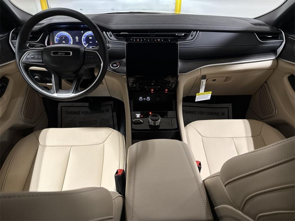 new 2025 Jeep Grand Cherokee car, priced at $40,892