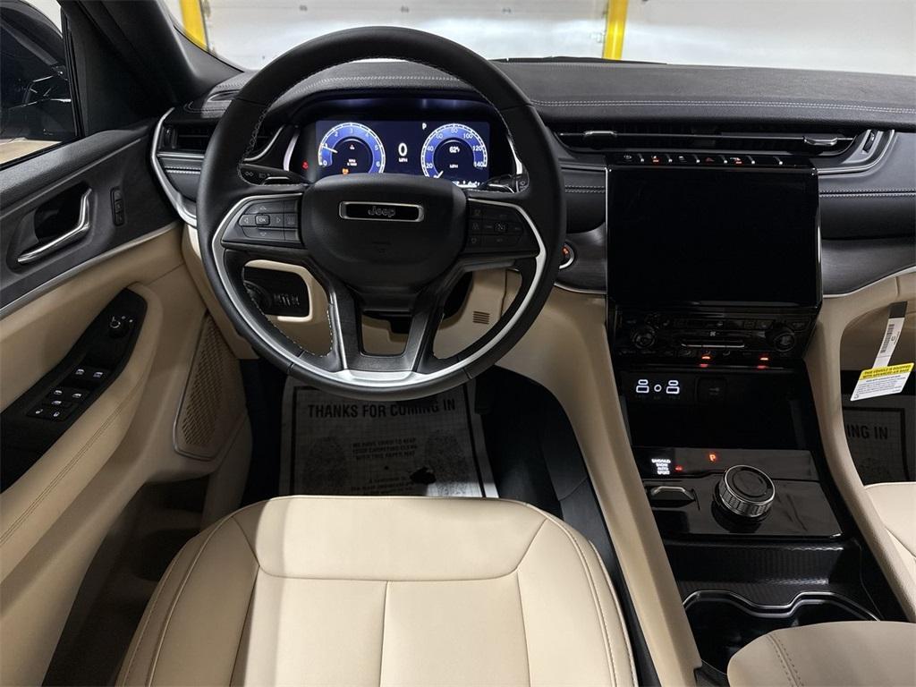 new 2025 Jeep Grand Cherokee car, priced at $40,892
