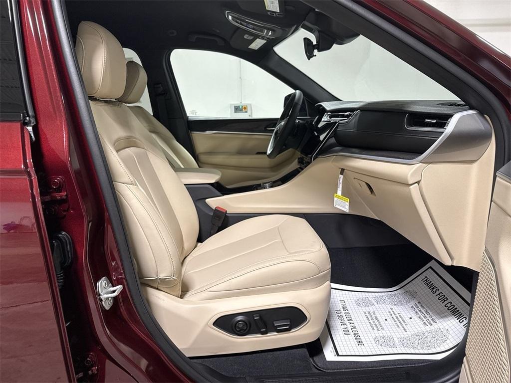 new 2025 Jeep Grand Cherokee car, priced at $40,892