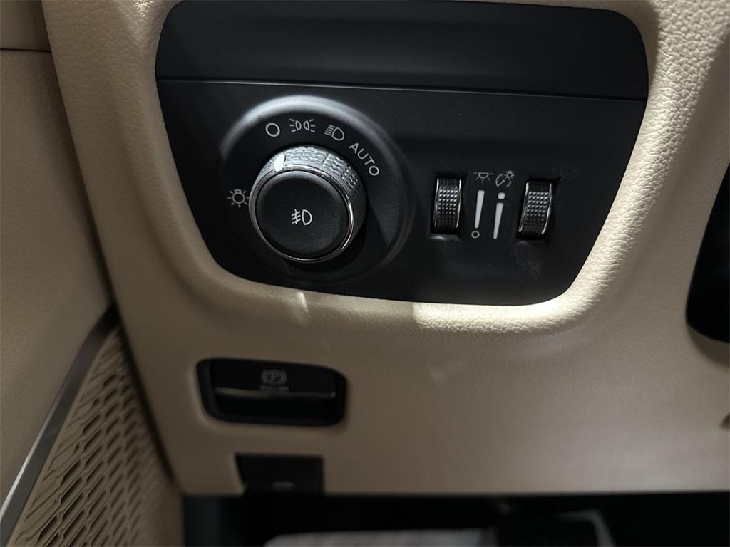 new 2025 Jeep Grand Cherokee car, priced at $40,892