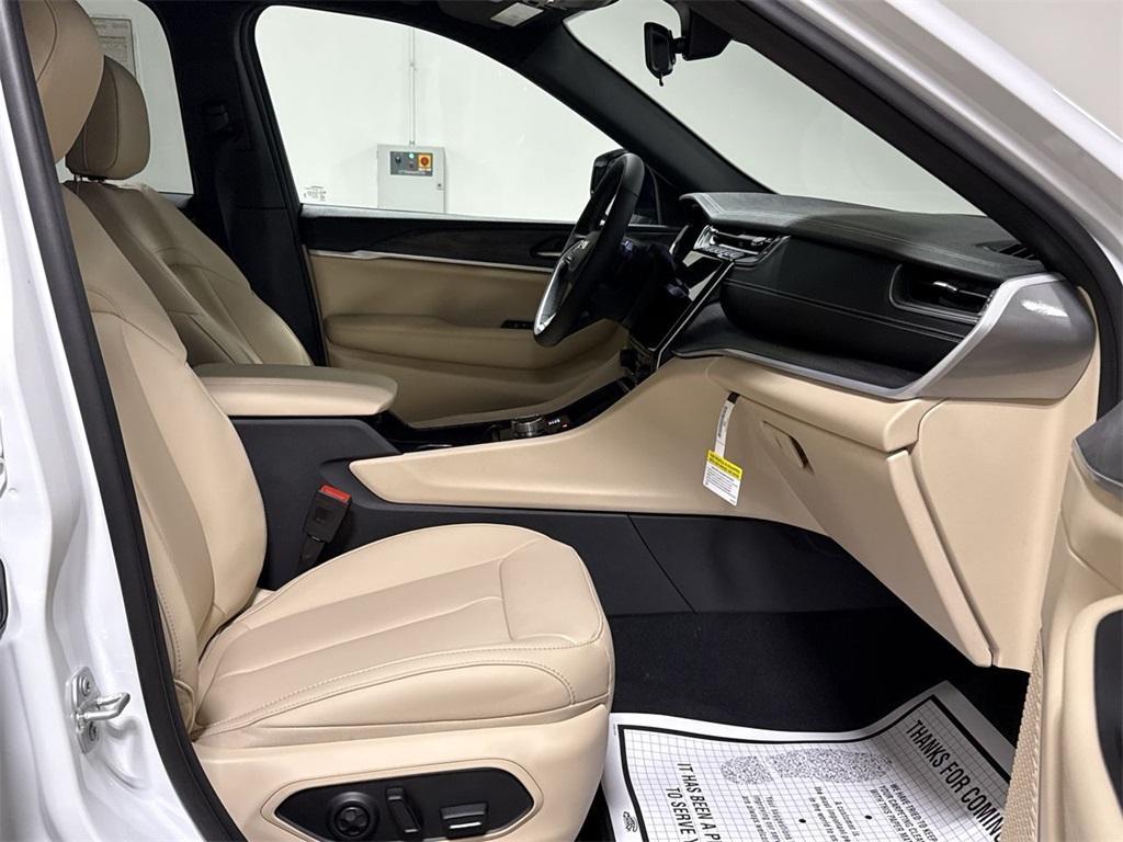 new 2025 Jeep Grand Cherokee car, priced at $44,558