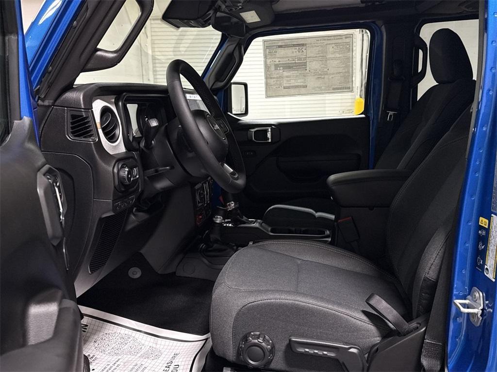 new 2025 Jeep Wrangler car, priced at $48,572