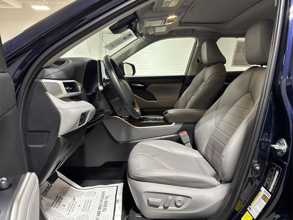 used 2024 Toyota Highlander car, priced at $42,787