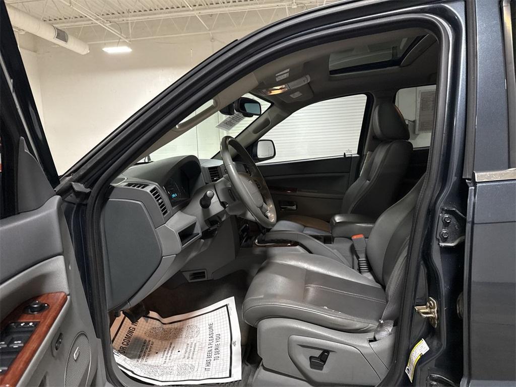 used 2007 Jeep Grand Cherokee car, priced at $4,900