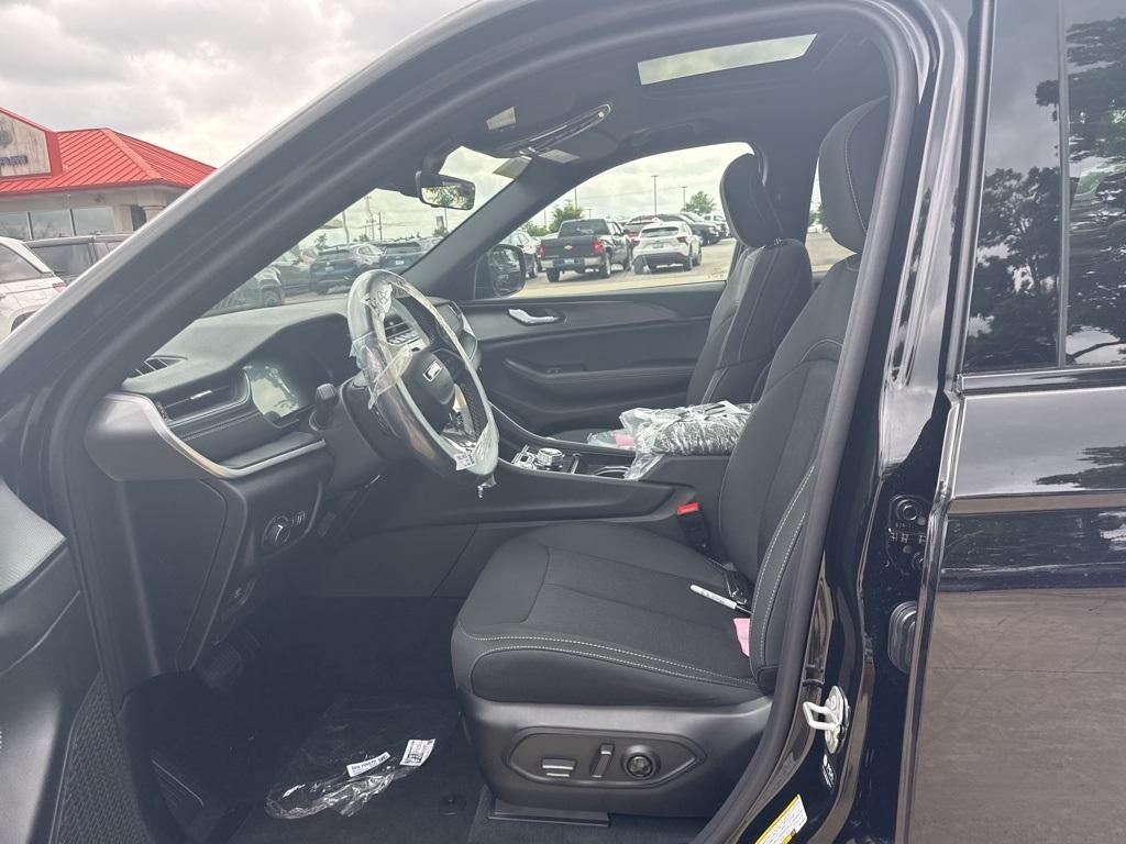 new 2025 Jeep Grand Cherokee L car, priced at $43,063